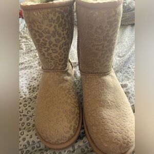 UGG BOOTS